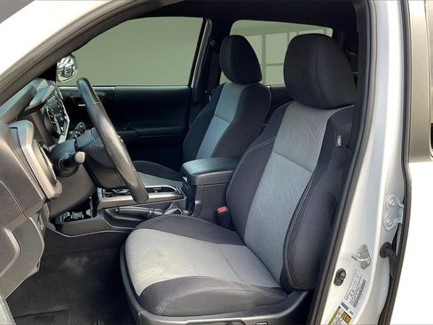 Used 2022 Toyota Tacoma TRD Off-Road image 21