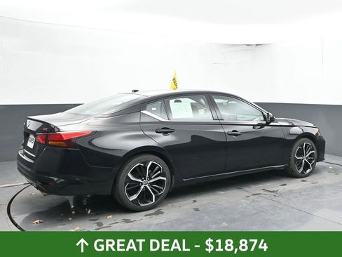 Used 2024 Nissan Altima 2.5 SR FWD image 12