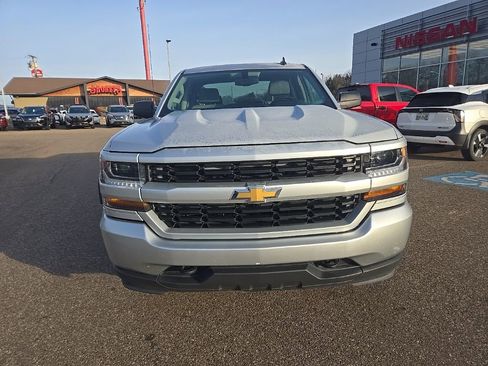 Used 2017 Chevrolet Silverado 1500 Custom w/ Custom Convenience Package image 2