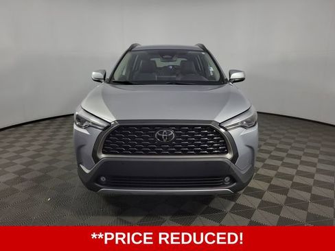 Used 2024 Toyota Corolla Cross XLE FWD image 2