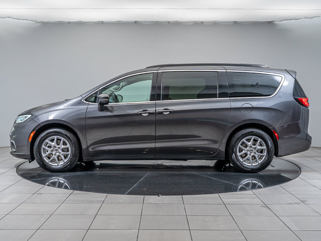 Used 2022 Chrysler Pacifica Touring-L FWD image 5