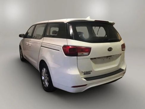 Used 2016 Kia Sedona L image 4