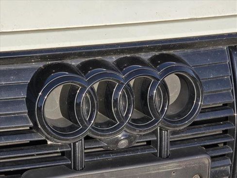 Used 2022 Audi e-tron Premium Plus w/ Premium Plus Package image 11