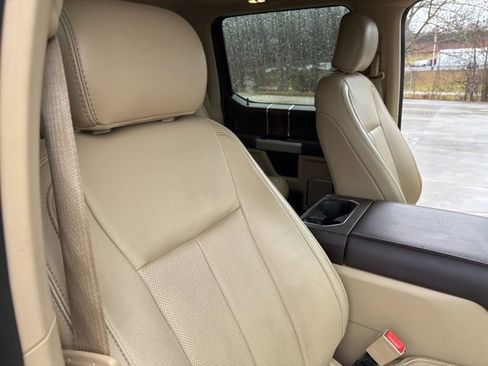 Used 2019 Ford F150 Lariat image 38