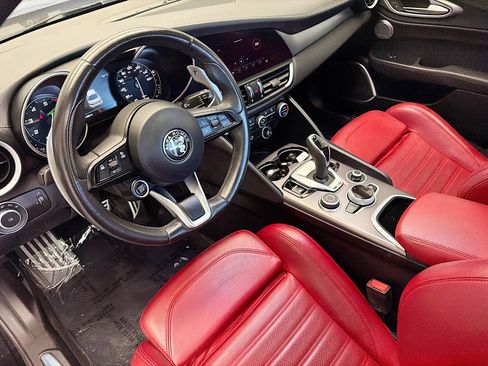 Used 2022 Alfa Romeo Giulia Veloce RWD image 7