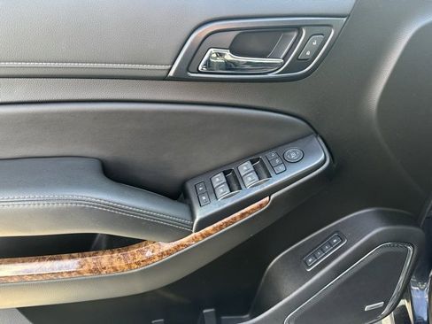 Certified 2020 Chevrolet Suburban Premier w/ Premier 6.2L Value Package image 3