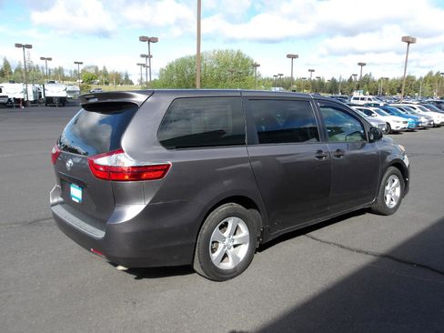 Used 2015 Toyota Sienna L FWD image 5