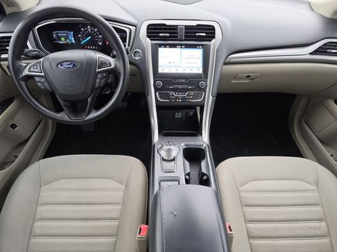 Used 2019 Ford Fusion SE FWD image 9