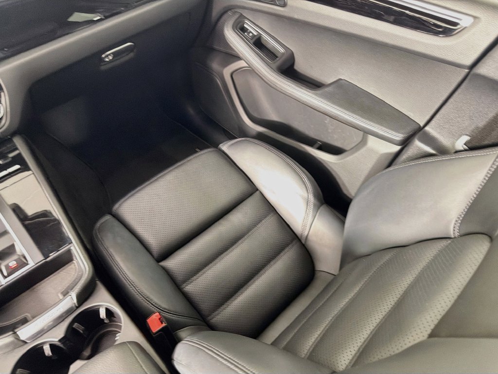 Certified 2023 Porsche Macan AWD/4WD image 26