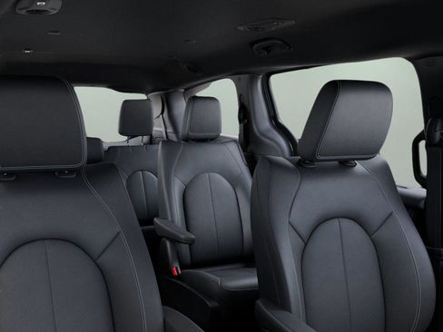 New 2026 Chrysler Voyager LX image 12