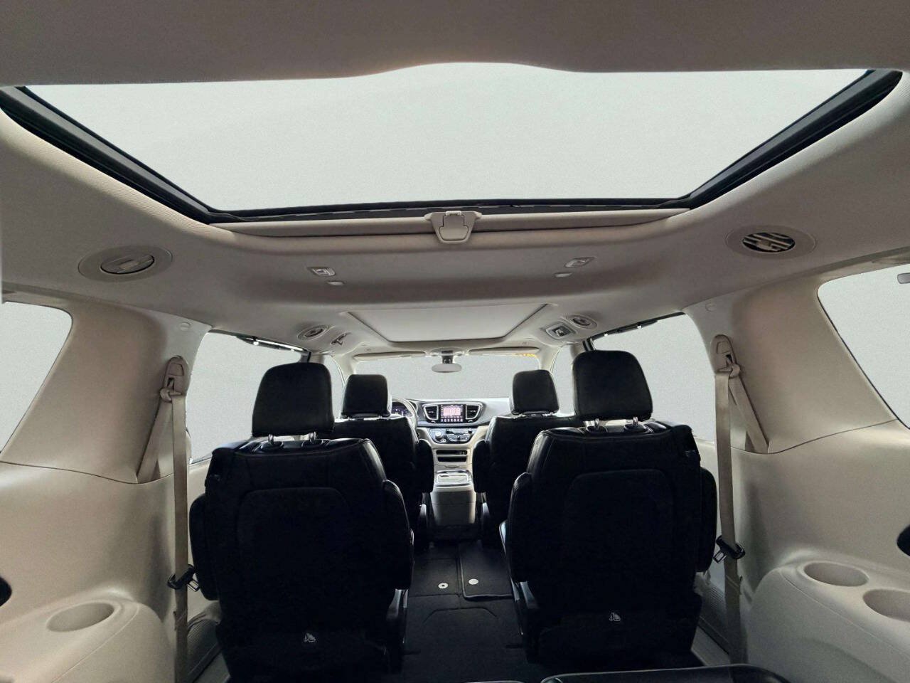 Used 2020 Chrysler Pacifica Limited FWD image 7