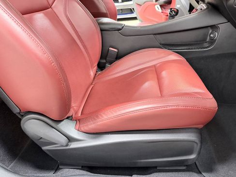 Used 2019 Dodge Challenger SXT w/ Plus Package RWD image 33