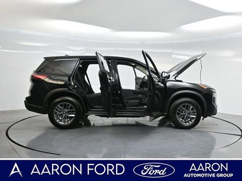 Used 2024 Nissan Rogue S image 4