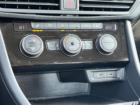 Used 2024 Volkswagen Jetta SE image 24