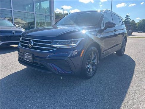 Certified 2023 Volkswagen Tiguan SE FWD image 1