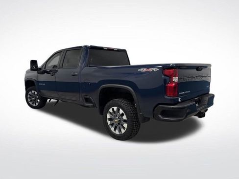 Used 2023 Chevrolet Silverado 2500 Custom w/ Custom Value Package image 3