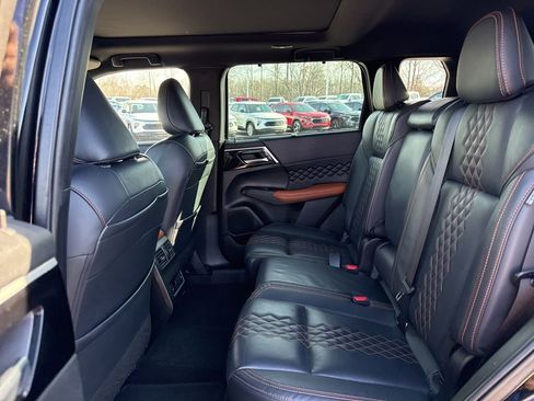 Used 2022 Mitsubishi Outlander SEL image 13