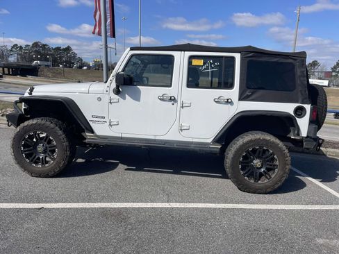 Used 2015 Jeep Wrangler Unlimited Sport w/ Connectivity Group image 6