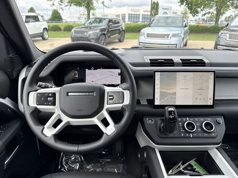 New 2025 Land Rover Defender 130 X-Dynamic SE AWD/4WD image 5