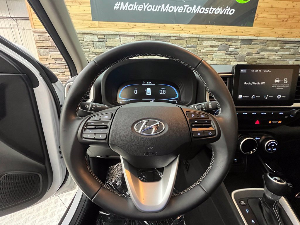 Used 2024 Hyundai Venue SEL FWD image 25