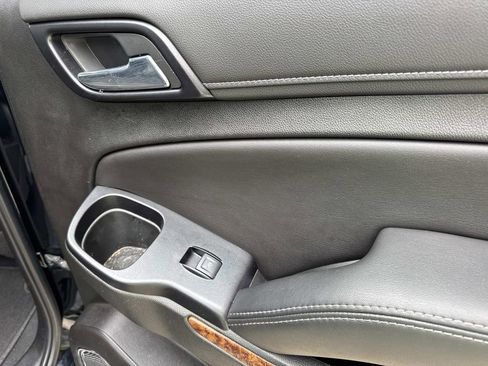 Used 2019 Chevrolet Suburban Premier RWD image 21