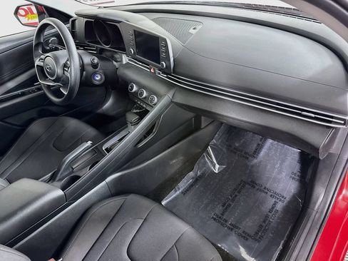 Certified 2023 Hyundai Elantra SE FWD image 30
