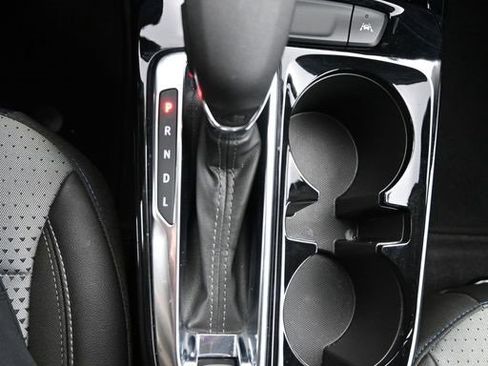 Certified 2025 Chevrolet Trax LT w/ LT Convenience Package image 18