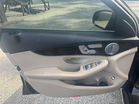 Used 2015 Mercedes-Benz C 300 4MATIC Sedan image 9