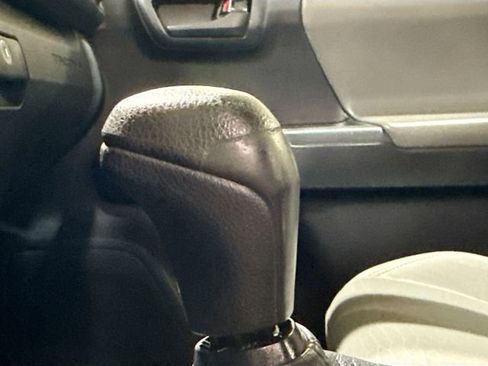 Used 2018 Toyota Tacoma SR w/ SR Convenience Package image 18