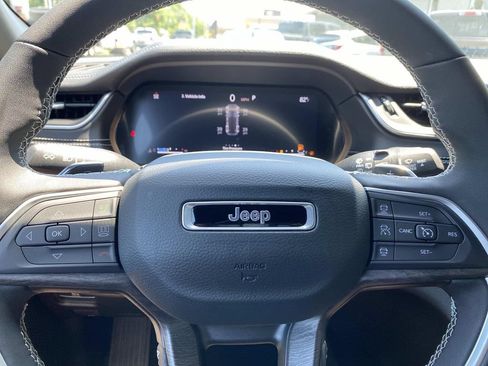 Certified 2025 Jeep Grand Cherokee Limited w/ Black Appearance Package AWD/4WD image 20