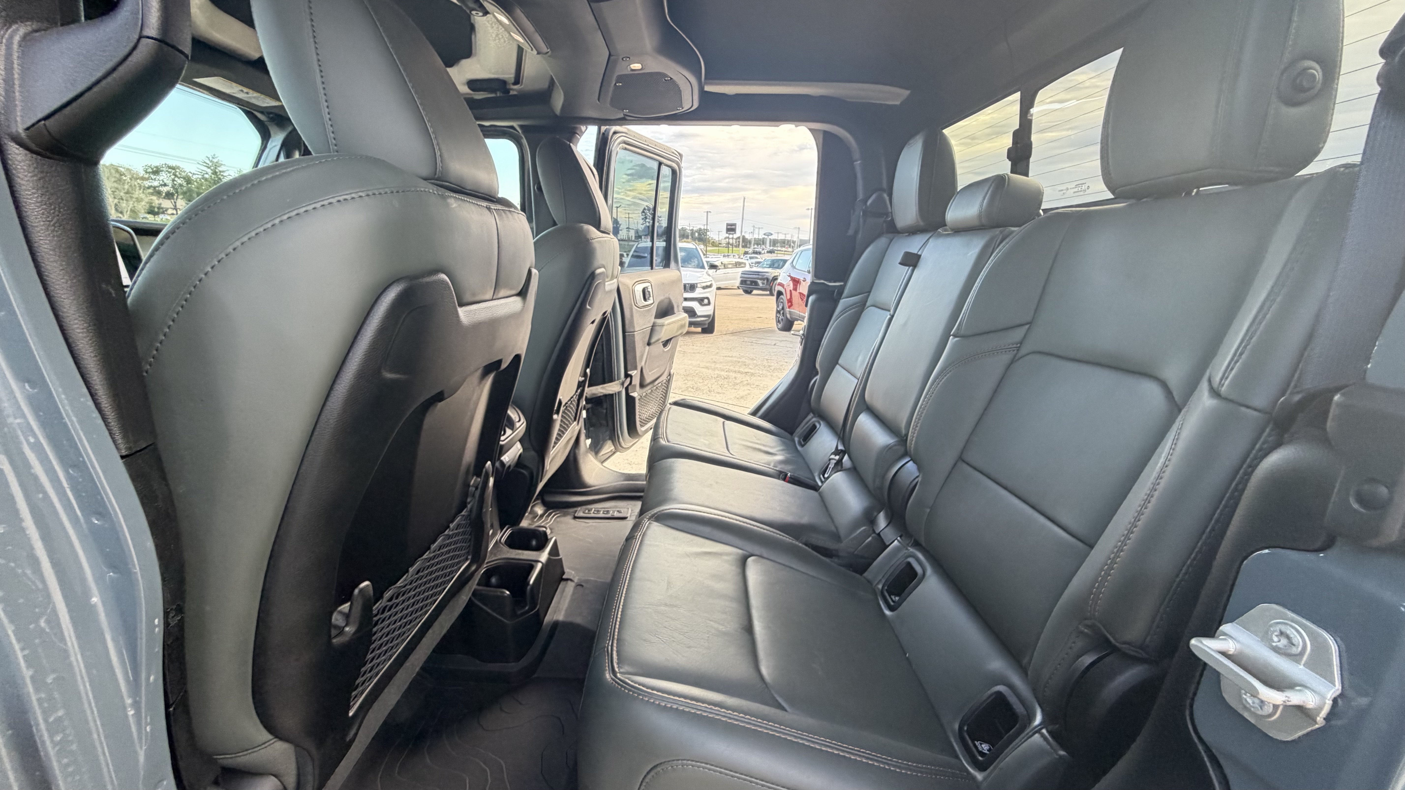 Used 2024 Jeep Gladiator Mojave AWD/4WD image 38