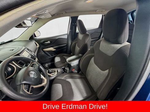 Used 2018 Jeep Cherokee Latitude FWD image 5