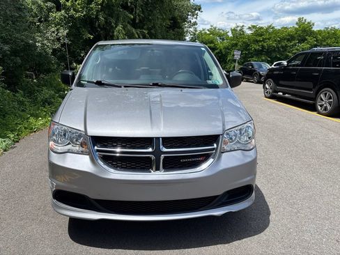 Used 2015 Dodge Grand Caravan SE w/ Quick Order Package 29E SE FWD image 2