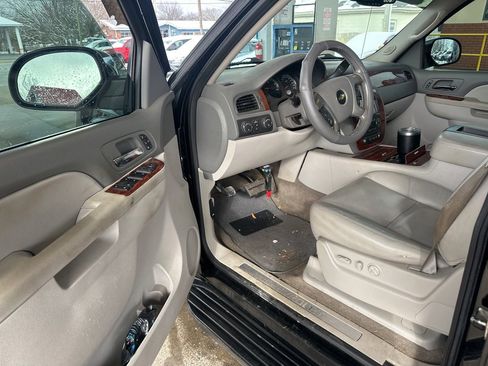 Used 2013 Chevrolet Avalanche LTZ image 8