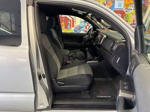 Used 2020 Toyota Tacoma TRD Sport image 45