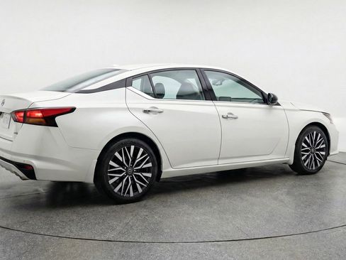Used 2025 Nissan Altima 2.5 SV image 9