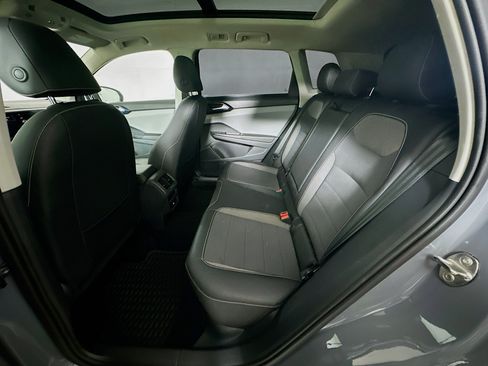 Used 2022 Volkswagen Taos SE w/ Panoramic Sunroof Package FWD image 30