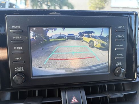 Used 2019 Toyota RAV4 LE FWD image 12