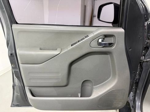 Used 2015 Nissan Frontier Desert Runner image 9