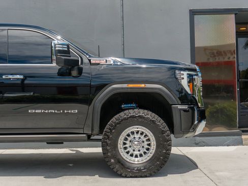 Used 2025 GMC Sierra 2500 Denali w/ Denali Reserve Package AWD/4WD image 40
