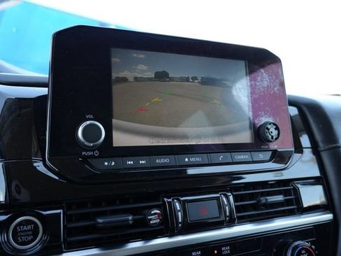 Used 2022 Nissan Pathfinder SV FWD image 15