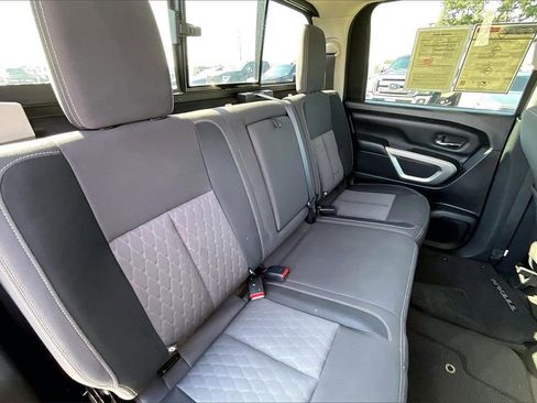 Used 2021 Nissan Titan SV image 22