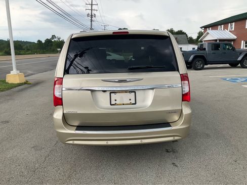 Used 2011 Chrysler Town & Country Limited FWD image 6