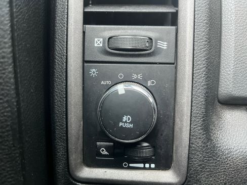 Used 2018 RAM 1500 Express image 25