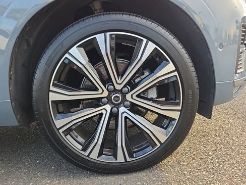 Certified 2023 Volvo XC60 B5 Ultimate w/ Climate Package image 10
