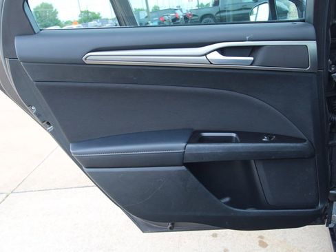 Used 2017 Ford Fusion SE w/ Fusion SE Technology Package FWD image 37