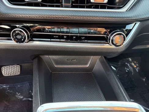 Used 2025 Chevrolet Equinox LT image 23