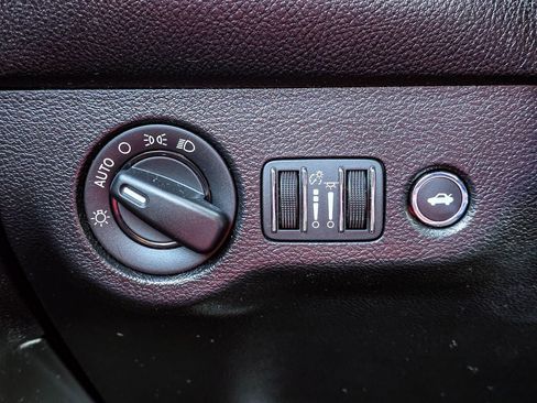 Used 2019 Dodge Challenger SXT image 22