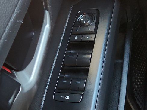 Used 2025 Toyota Tacoma TRD Sport image 17