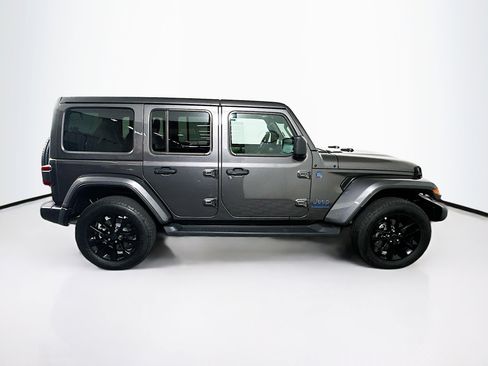 Used 2025 Jeep Wrangler Sahara image 10